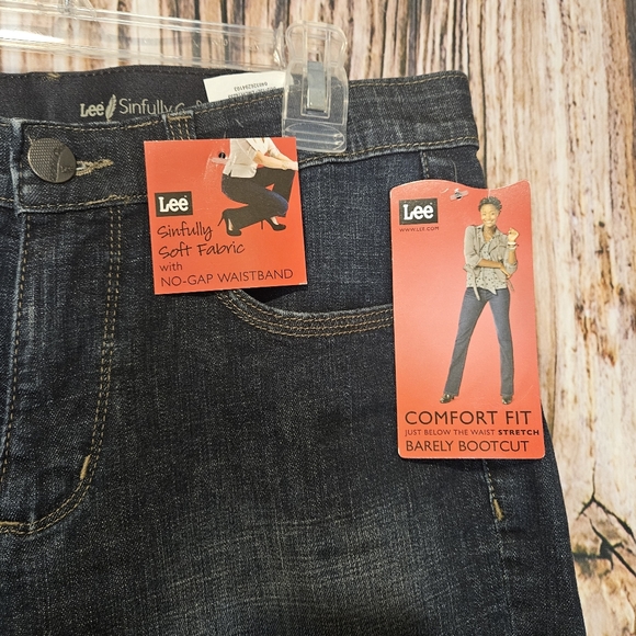 Lee women's comfort fit stretch dark wash barely bootcut jeans sz 10sp - Picture 2 of 7